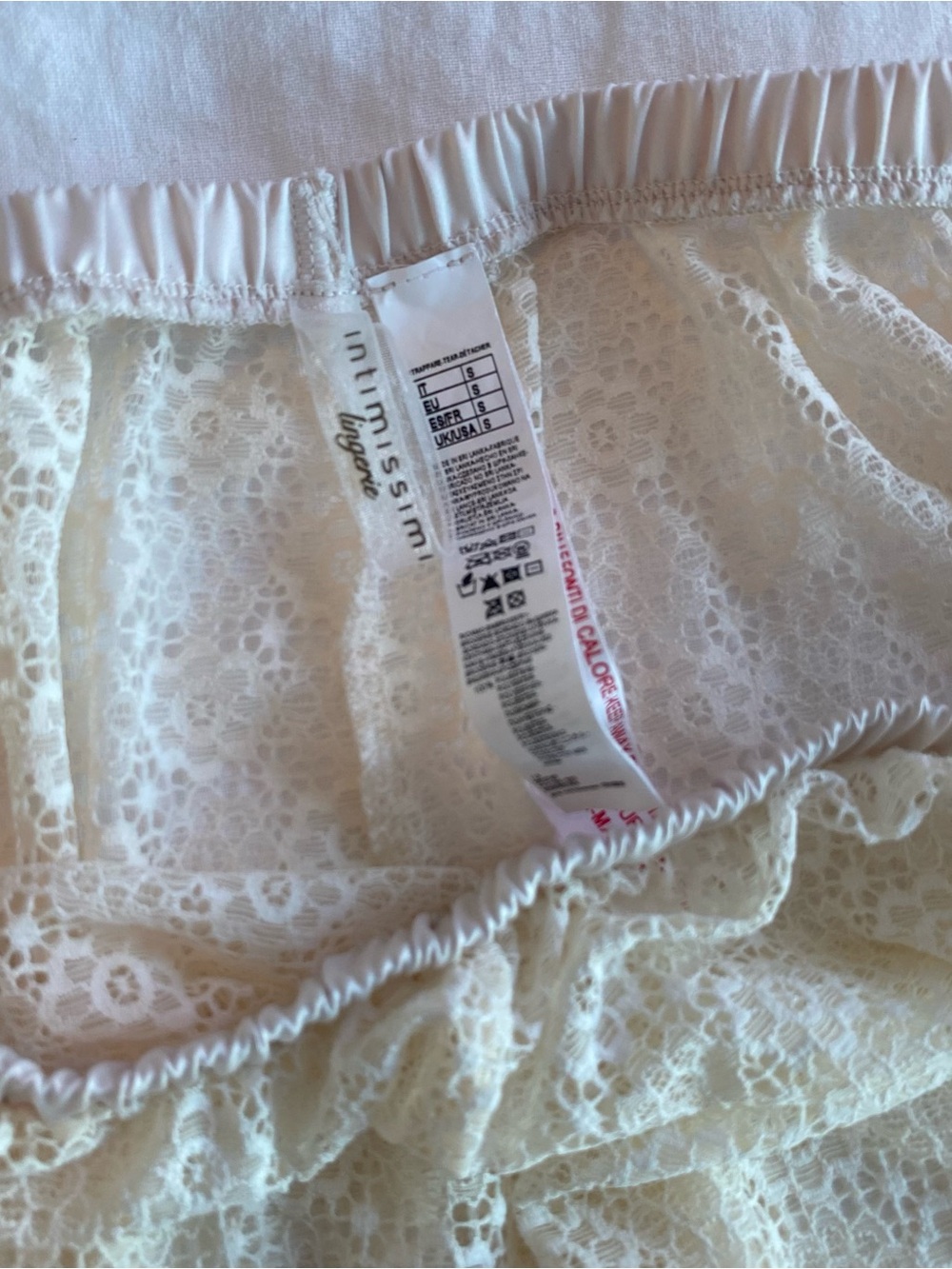 Intimissimi Cream Lace Bralette, Panties and Short Set - Picture 2 of 14